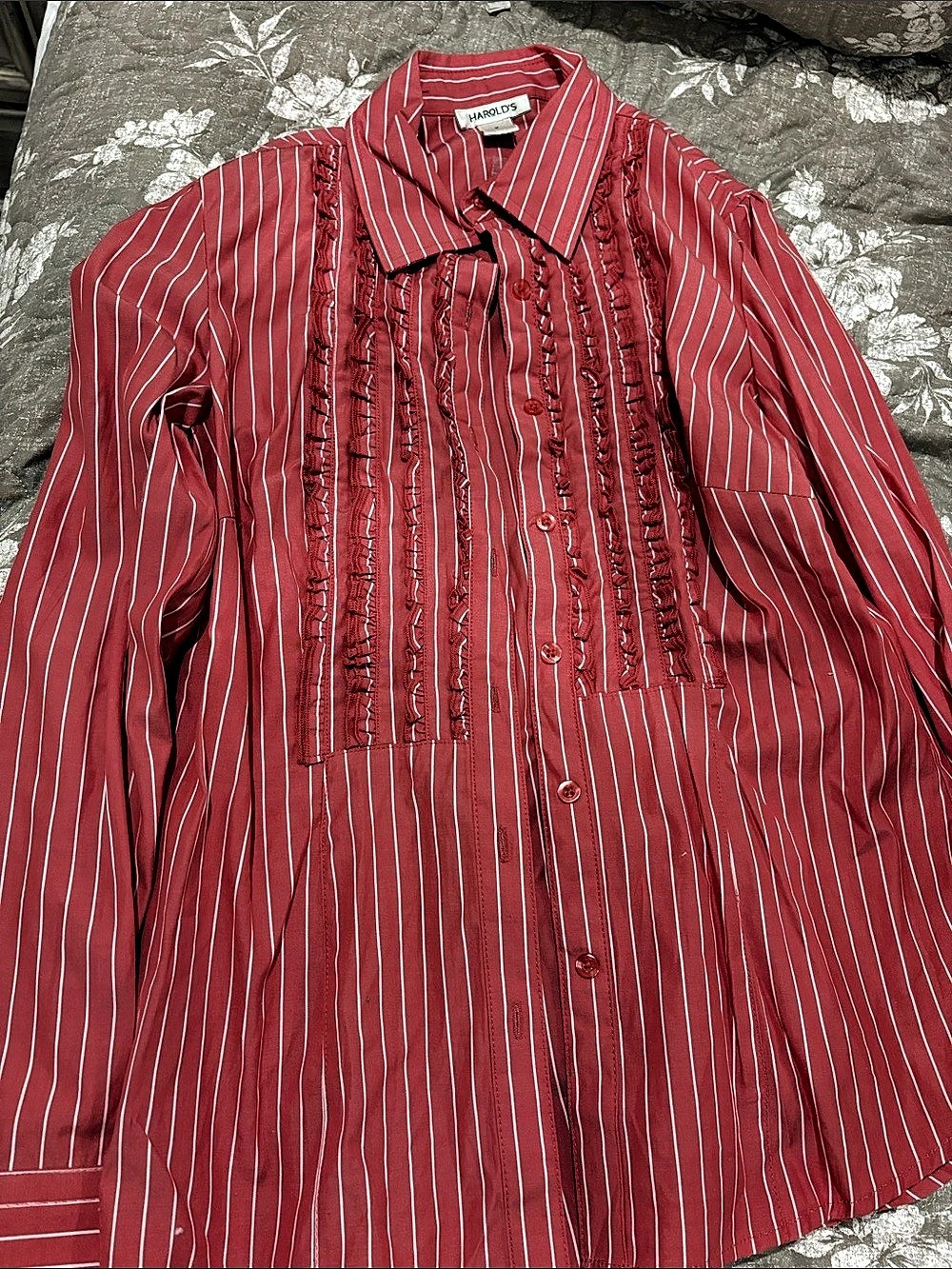 Harold's Striped Button Down in Red & White Size Medium